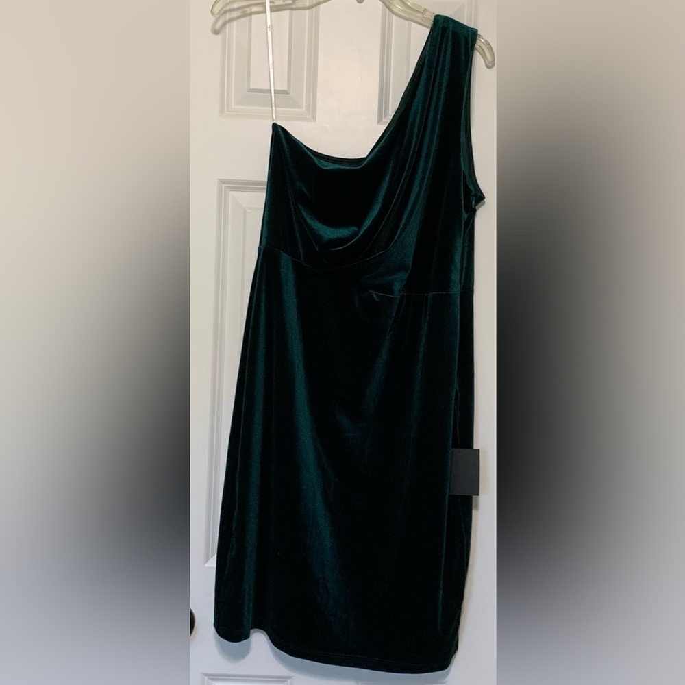 NWT Forest Green Velvet One-Shoulder Dress Lulu's